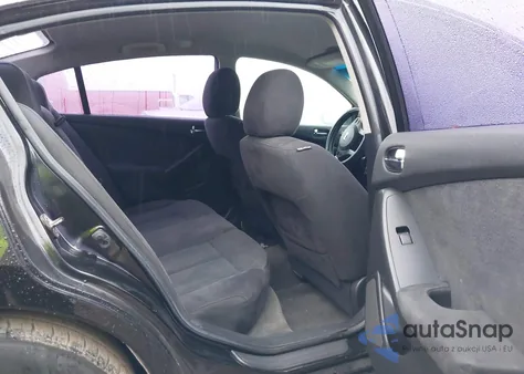 2010 Nissan Altima 2.5 S z USA, uszkodzony, nr VIN 1N4AL2AP9AN512871